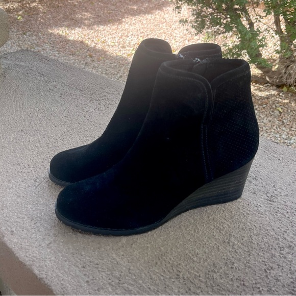 Rockport HOLLIS VCUT BOOTIE Black Size 7 Style CH6439 EUC - Picture 13 of 13